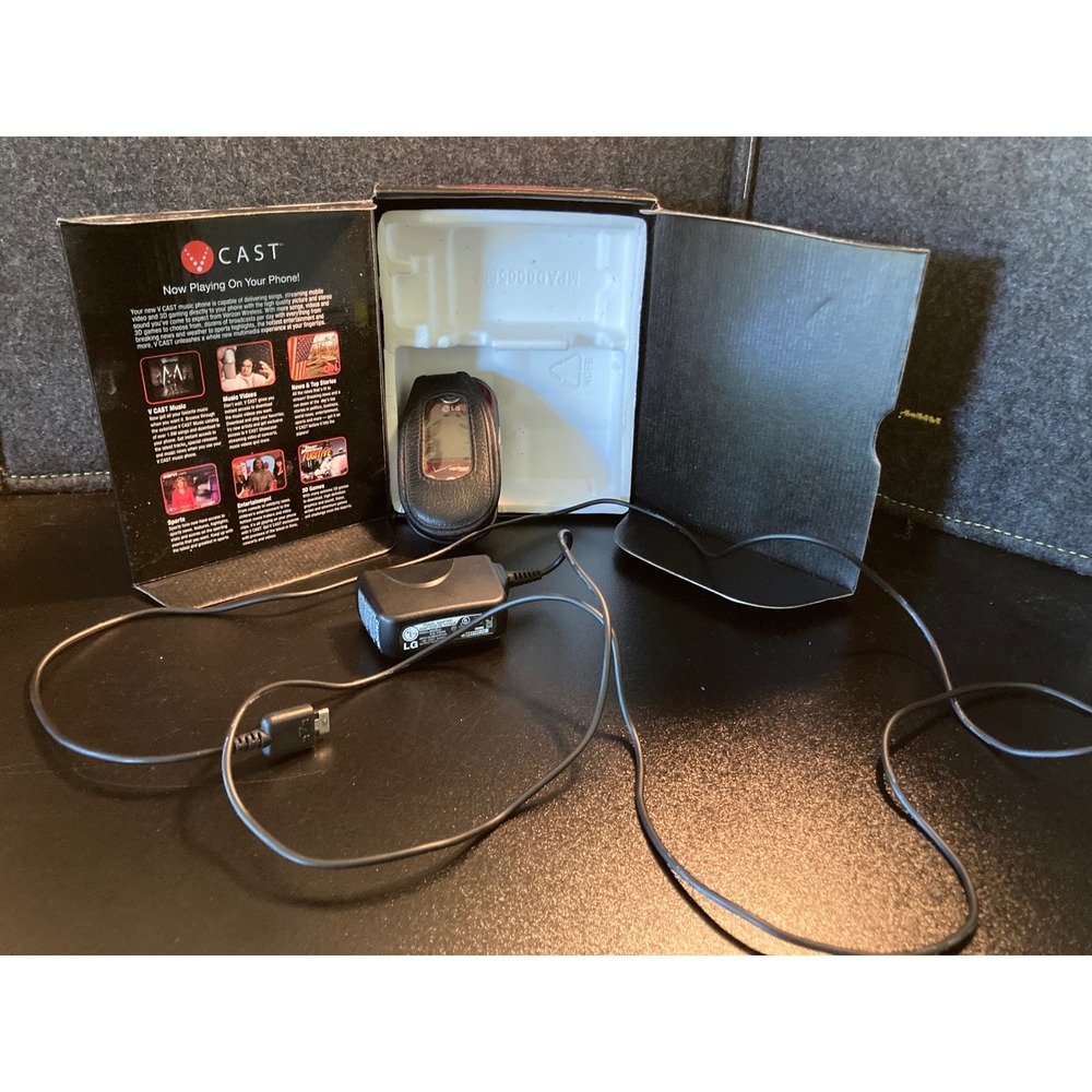 LG VX8350 Verizon V CAST Music Flip‎ Phone Red Vintage Clamshell Box & Charger
